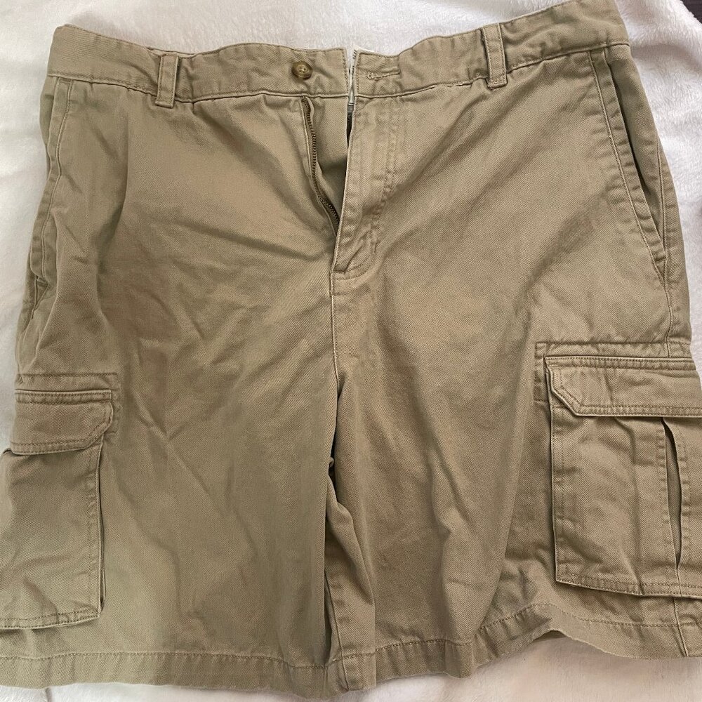 Men's Covington Cargo Golf Shorts Size 38 (runs small size 36) Tan